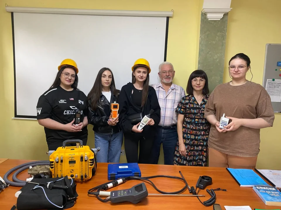 Студенти НУВГП під час практичного заняття в НВЦ «Укрексперт»